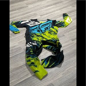 Fly Racing Kinetic Relapse shirt and pants